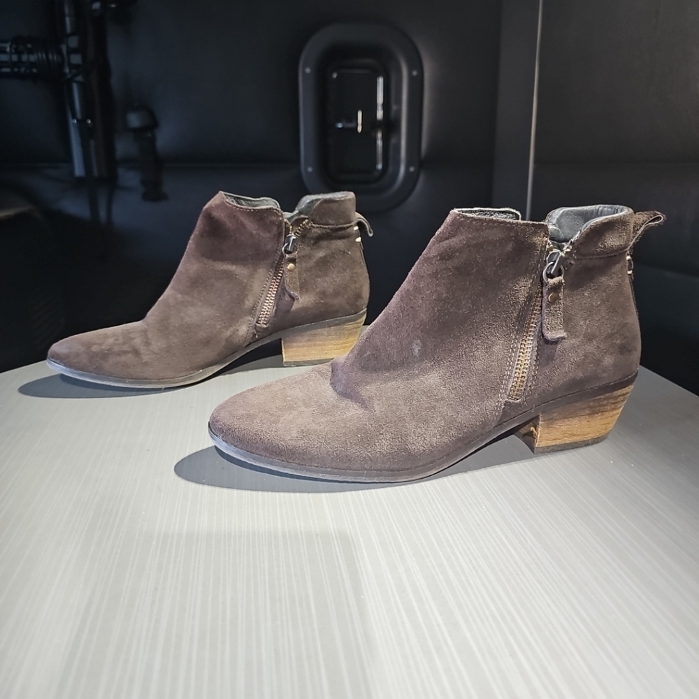 Vince Camuto Tricera Brown Suede Leather Zip‎ Ankle Booties Women's 7.5 M EUC